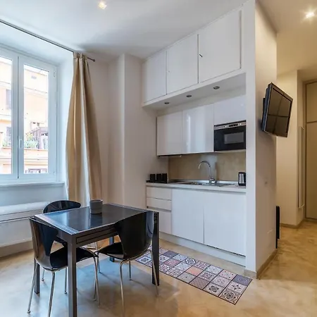 Bright Near Borghese Appartement